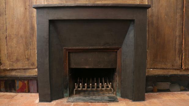 Cheminée rénovée grâce à l'enduit en béton ciré